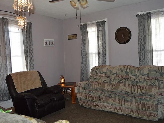 2nd image of 437 Wood St