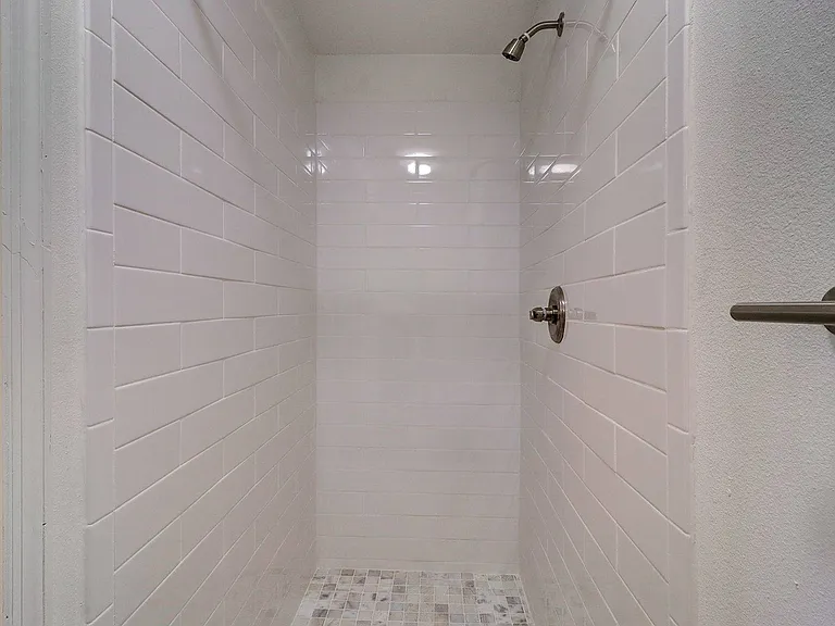 2x2L Diamond Main Shower