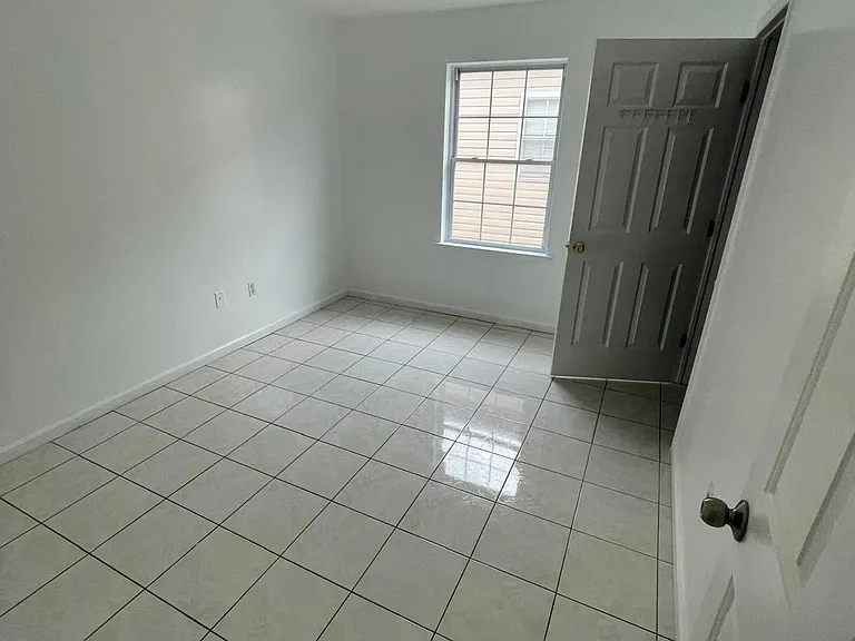 614 Bond St #2 — Photo 6