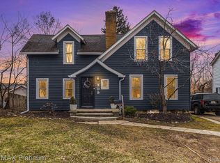 309 W Walled Lake Dr, Walled Lake, MI 48390