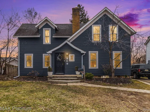 309 W Walled Lake Dr, Walled Lake, MI 48390