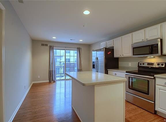 4th image of 3050 Camden Dr #1