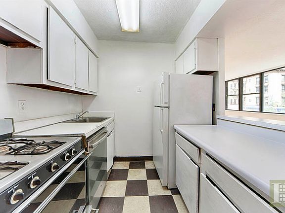 3rd image of 301 E 45th St APT 2E