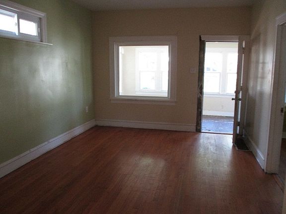 5th image of 461 Gordon Ave