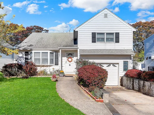 31 Poplar Street, Massapequa, NY 11758