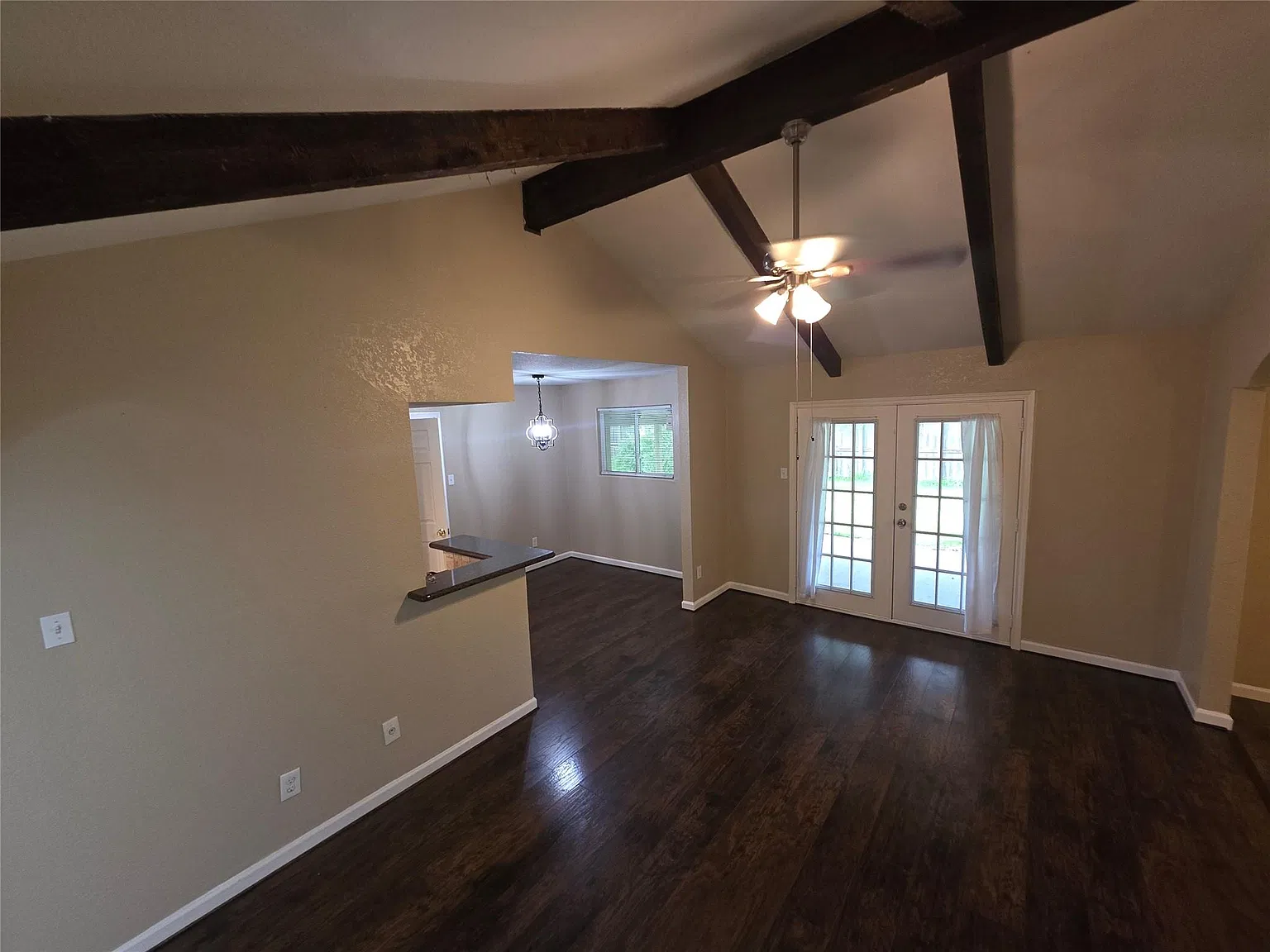 3 bed, 1.5 bath, 1522 sqft, $1,750 — Photo 3