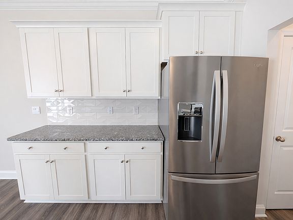 3rd image of 377 Creekview Rd