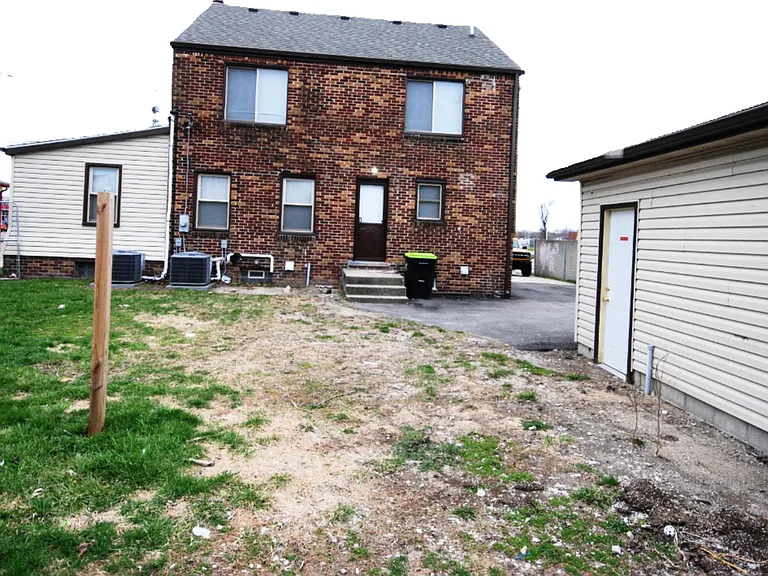 1872 Champaign Rd — Photo 29