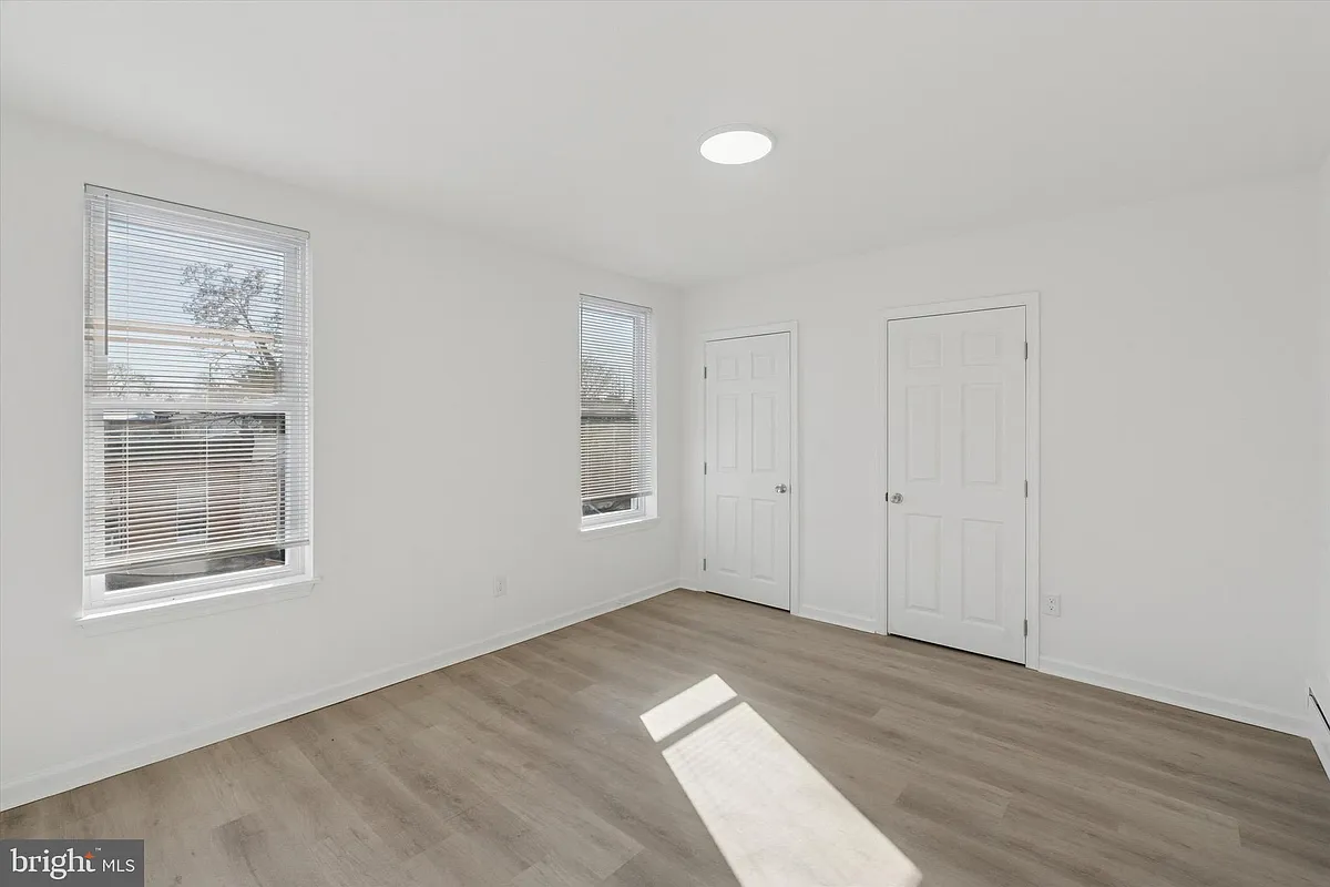 Building Photo - 3827 Cambridge St #2