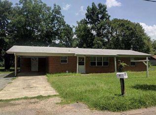 402 Wade Ln, Texarkana, TX 75501