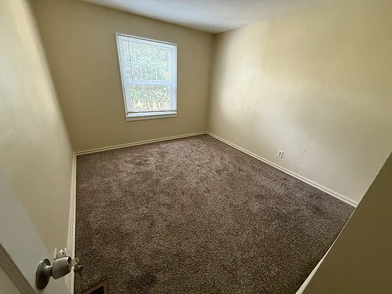 515 N Meridian St #4 — Photo 8
