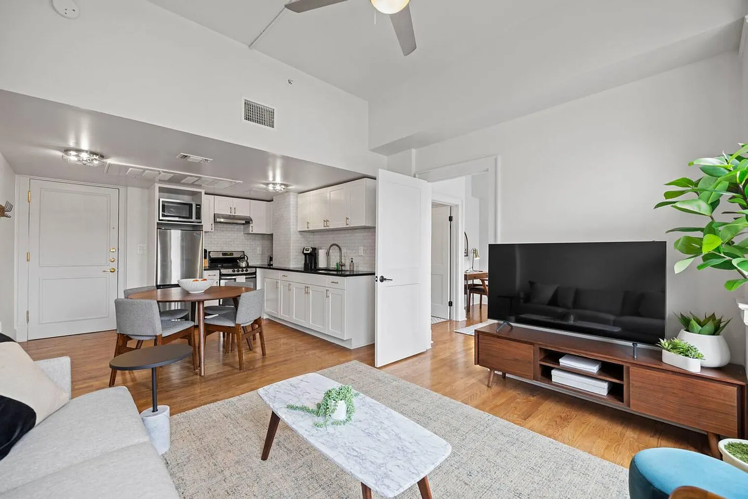 1 bed, 1.0 bath, 527 sqft, $4,520 — Photo 4