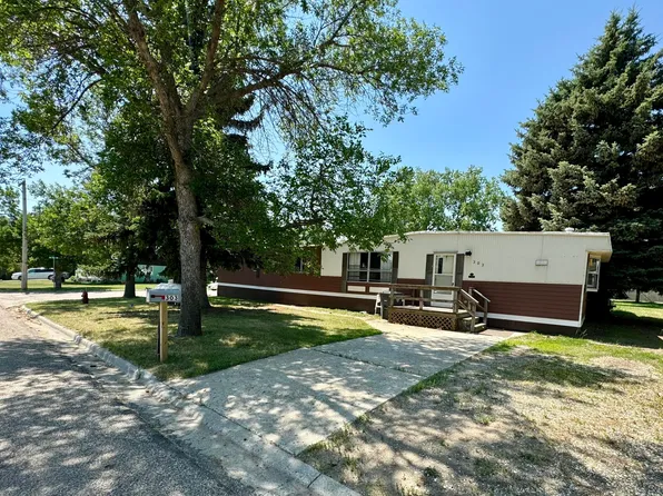 303 5th St NE, Crosby, ND 58730