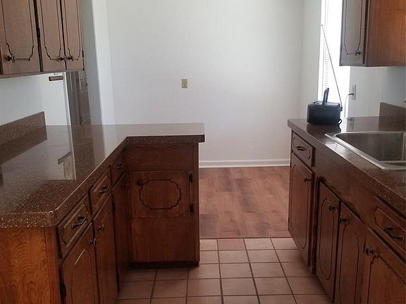 5th image of 2606 Ingersol Ave