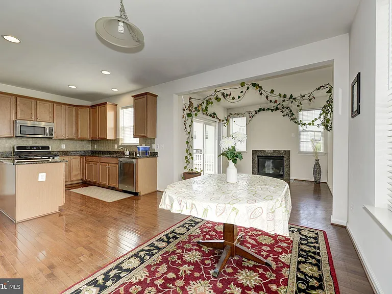 22677 Flowing Spring Sq — Photo 12