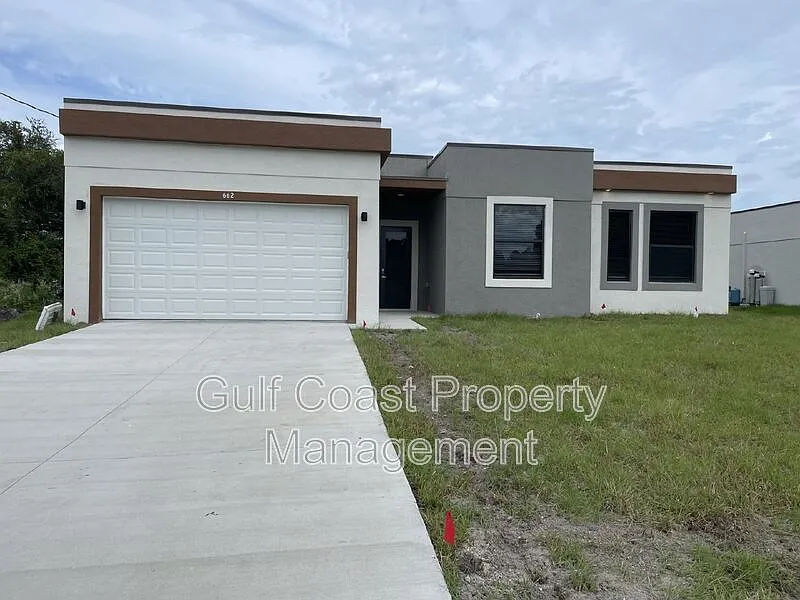 662 Windermere Dr
