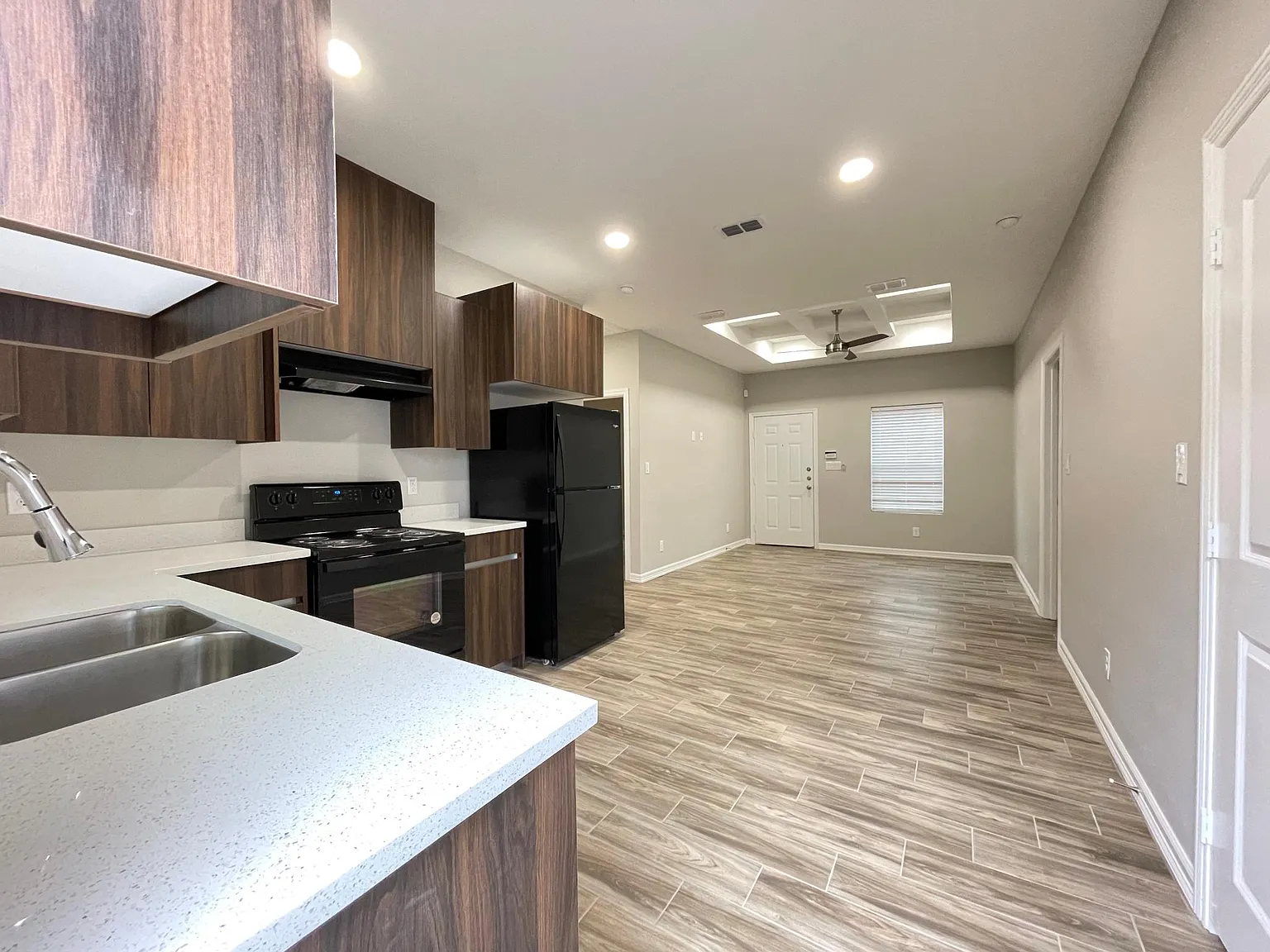 804 Sunset Valley St — Photo 4