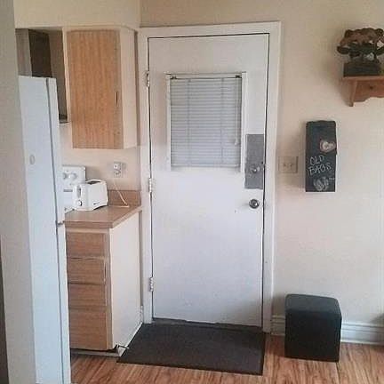 4th image of 20 Burrstone Ave