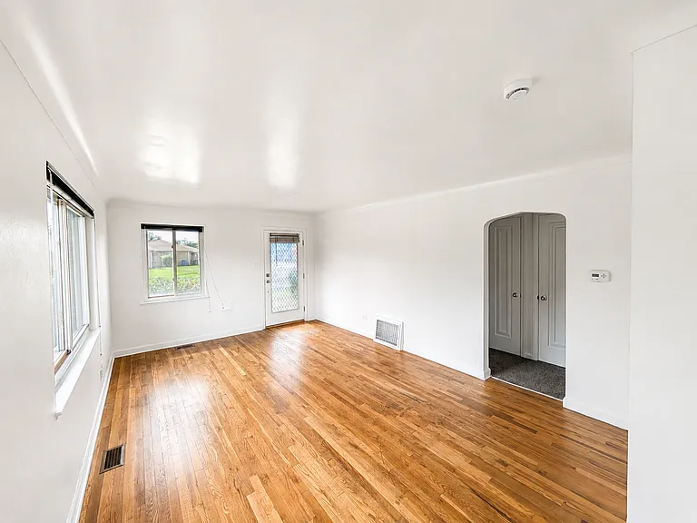 2250 N Newport St — Photo 2