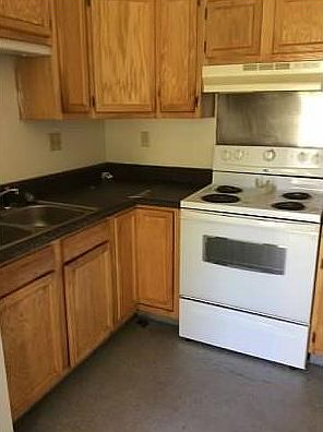 2nd image of 1336 W 37th St #B