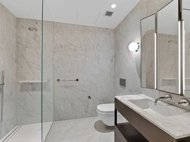 135 E 47th St #22F — Photo 5