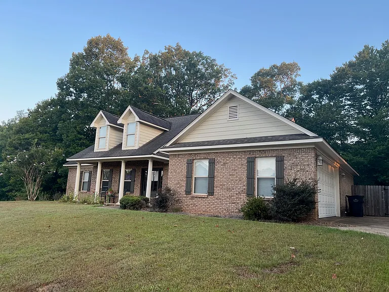 205 Taylor Dr — Photo 2