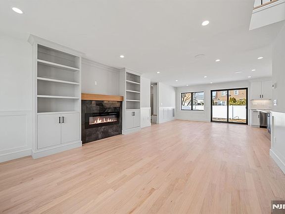 4th image of 23-17 Berkshire Rd