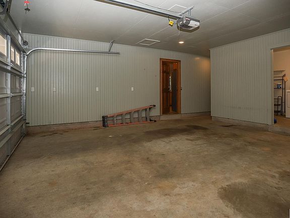 5th image of 1400 S Maple St