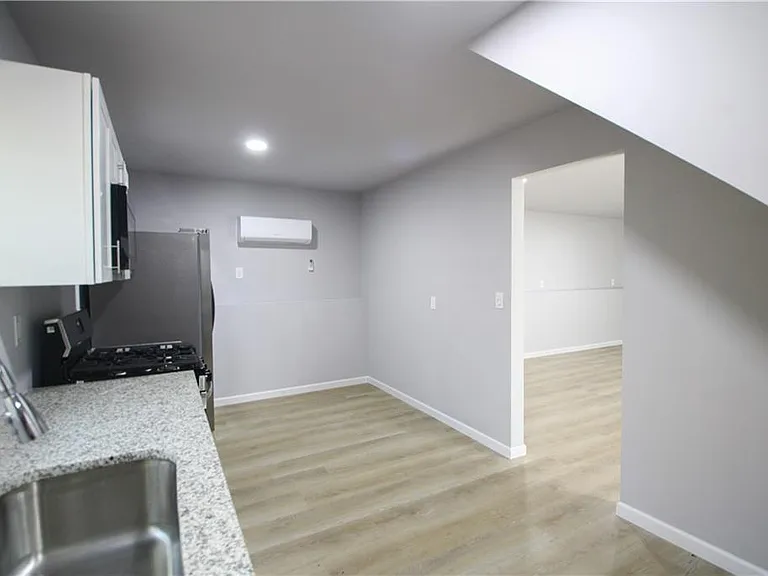105 Homeport Dr — Photo 7