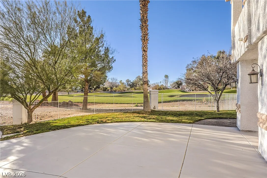 4 bed, 3.5 bath, 3452 sqft, $3,860 — Photo 3