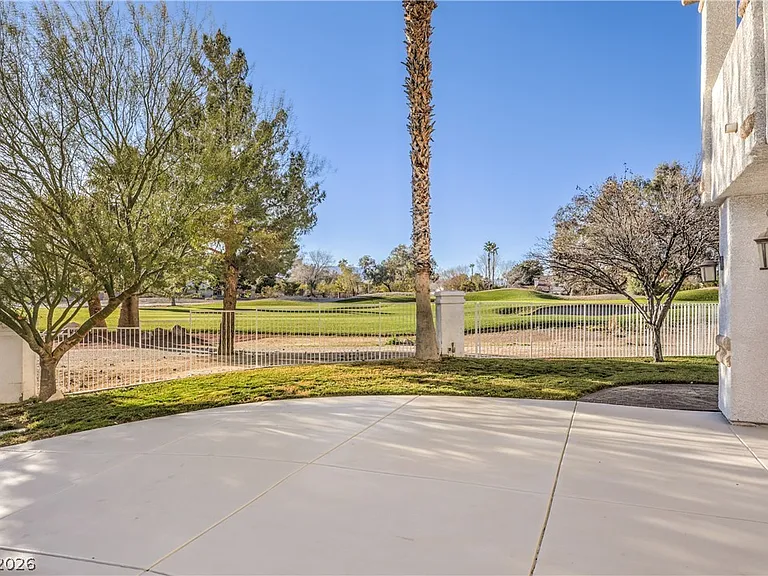 5152 Forest Oaks Dr — Photo 3