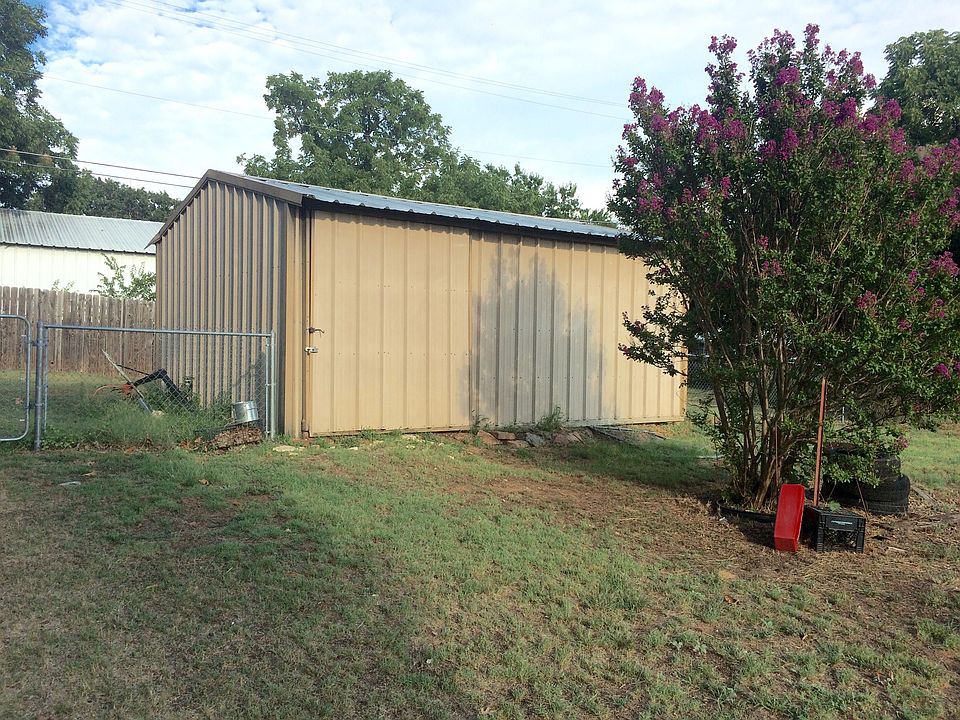 2nd image of 3900 E 32nd St