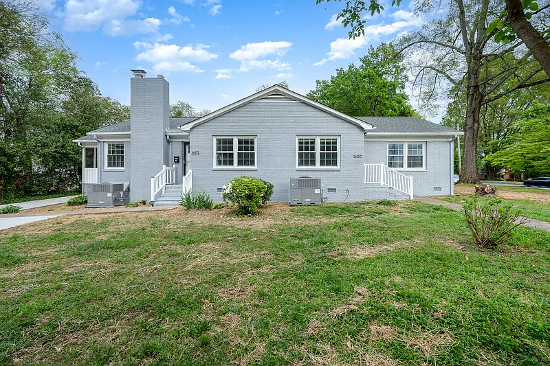 2 bed, 1.0 bath, 880 sqft, $1,750 — Photo 1
