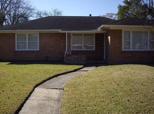 2102 Oaks Dr, Pasadena, TX 77502