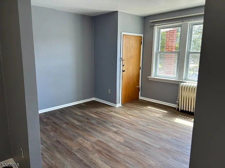 14 Bergen Ave — Photo 4