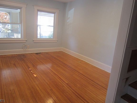 4th image of 15 Hawthorne Pl Floor 1