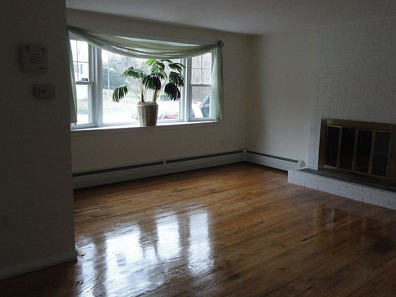 Living Room w/fireplace