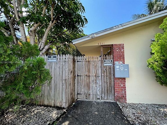 2nd image of 4841 SW 45th Ave APT 3