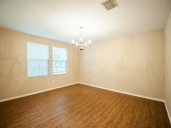 4th image of 930 Fleming St