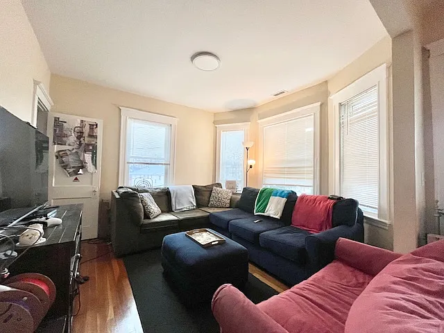 1 Glenley Ter #1 — Photo 3