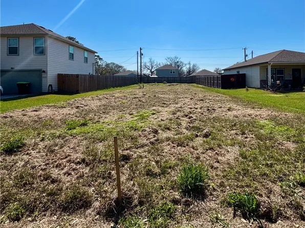 2916 5th St, Bay City, TX 77414