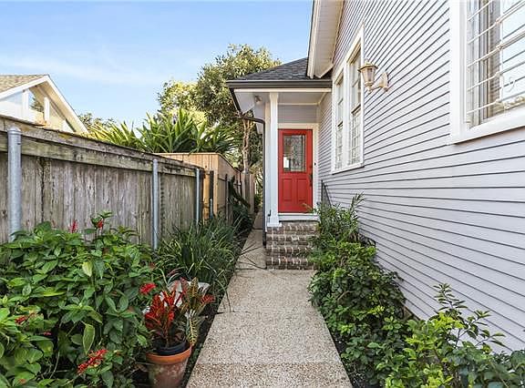3rd image of 2419 Lowerline St
