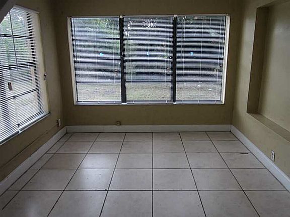 4th image of 7303 NW 58th Ct