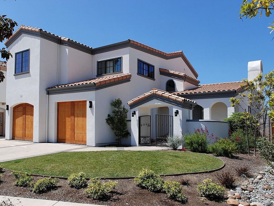 141 Harbor Beach Court-4 blks to beach/yacht harbor