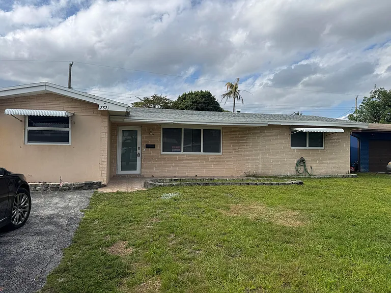 7821 NW 14th St — Photo 5