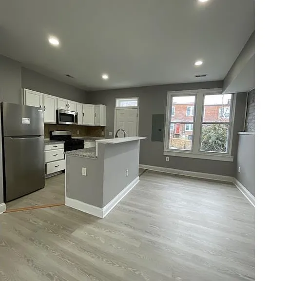 799 Linnard St — Photo 1