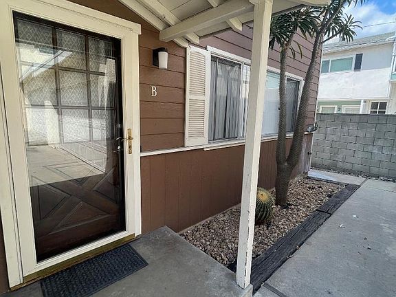2nd image of 3246 Montrose Ave #B