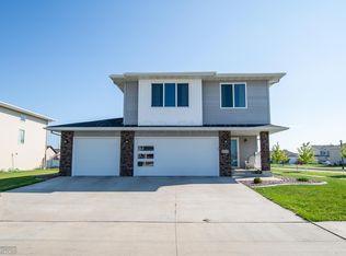 1137 29th Ave W, West Fargo, ND 58078