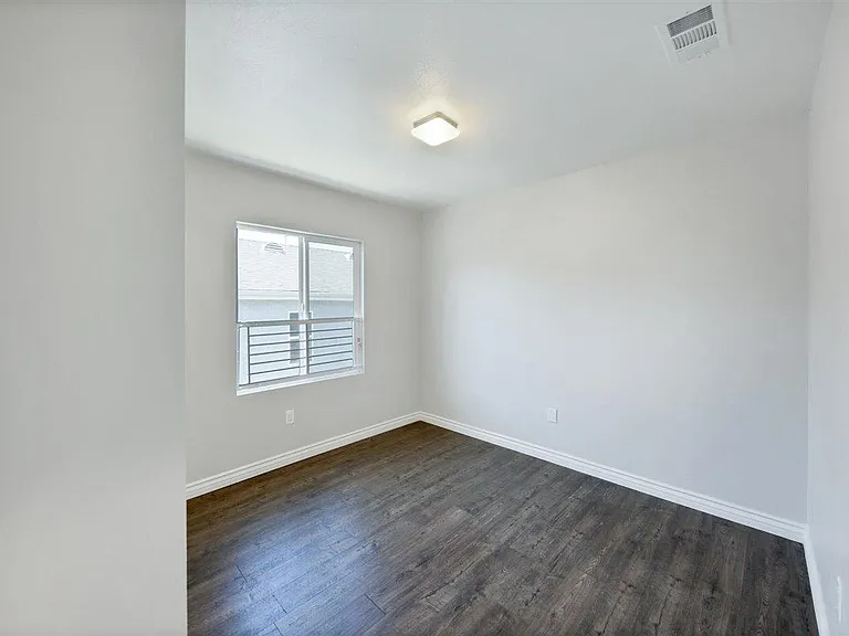 2769 Marengo St #3 — Photo 12