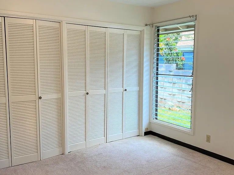 2702 Manoa Rd — Photo 10